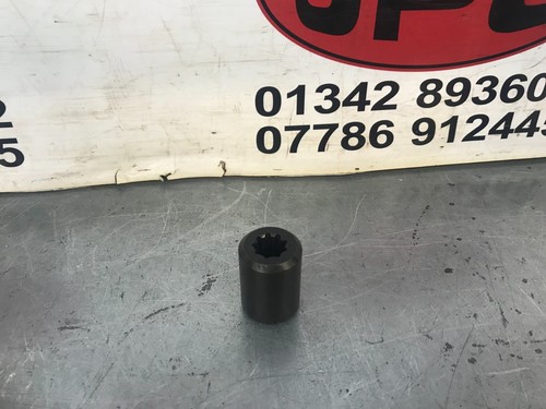 Hydraulic pump splined drive