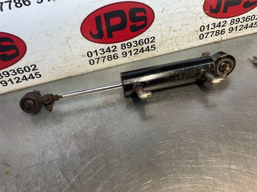 Hydraulic steering ram